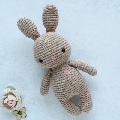 Handgehäkelter Hase Mini beige – Kuscheltier aus Baumwolle – Osterhase