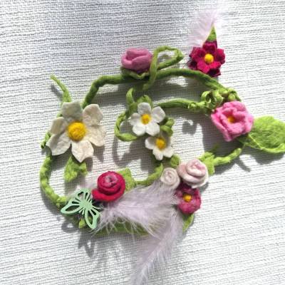 Handgefilzte Filzblumengirlande 100 cm Weiß Rosa Pink – Blumendeko & Geschenk mit Dekofedern