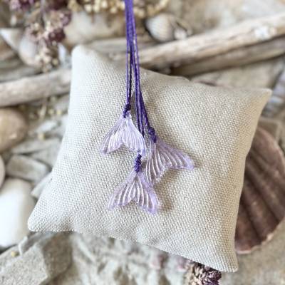 „Mermaid Magic“ - Lilafarbene Flossen aus Glas mit Farbverlauf an Polyestergarn