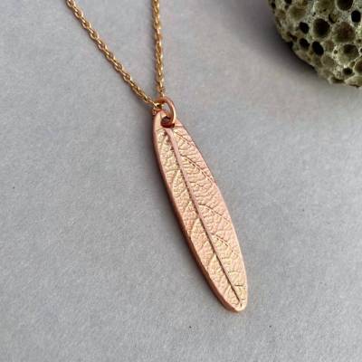 Kupfer Anhänger mit Salbeiblatt Struktur – Handgefertigter Schmuck mit Kettenwahl
