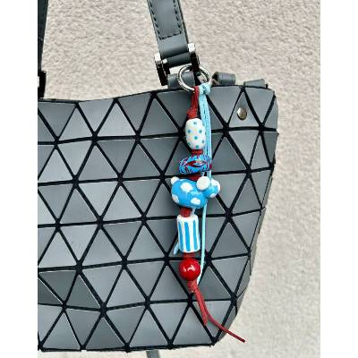 Blau-Weißer Anhänger „Wolkenmeer“ – Handgefertigtes Unikat für Taschen & Schlüssel