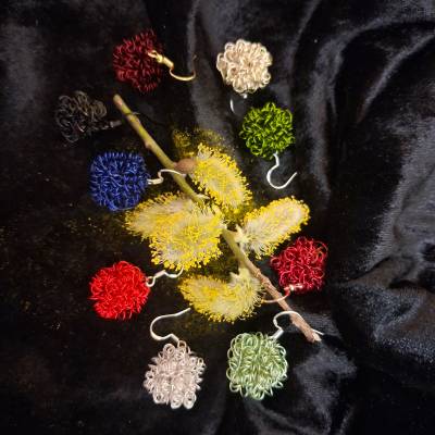 endlich Farbe - bunte, fröhliche Ohrhänger in Kugelform