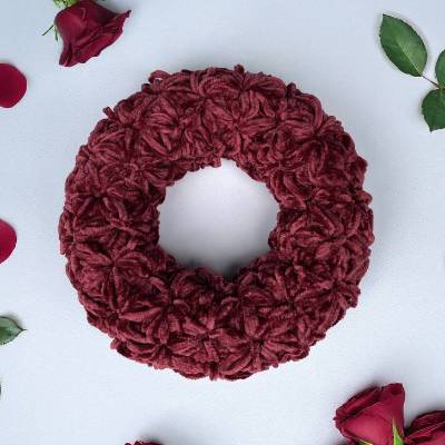 Samtkranz Burgundy – Handgehäkelt aus Chenille Wolle | Stilvoller Dekokranz in Dunkelrot | Tischschmuck