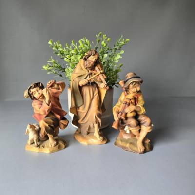 Drei geschnitzte Krippenfiguren 18cm - wohl Südtirol
