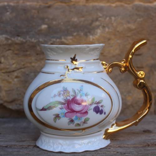 Vintage Kurtasse Kurbecher mit Blumendekor und Goldakzenten 