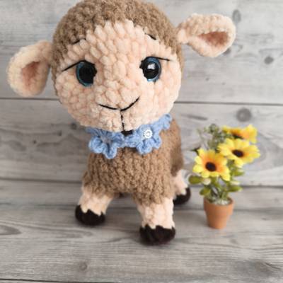 Handgemachtes Häkel-Schaf „Berta“ – Süße Deko für Kinderzimmer & Fotoshootings .Gr. ca. 22 cm 