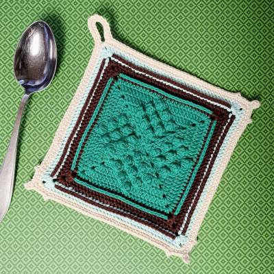 Zweier-Set Topflappen mit Noppen in Naturfarben aus Baumwolle gehäkelt