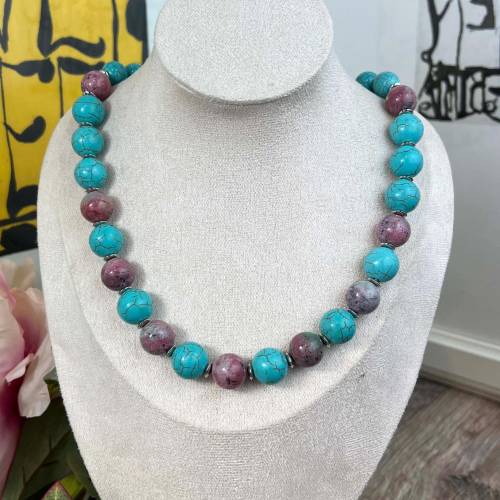 Türkise Howlith Damen Halskette 50cm, Edelstahl Magnetverschluss, handgemachter Schmuck Ø14mm Perlen