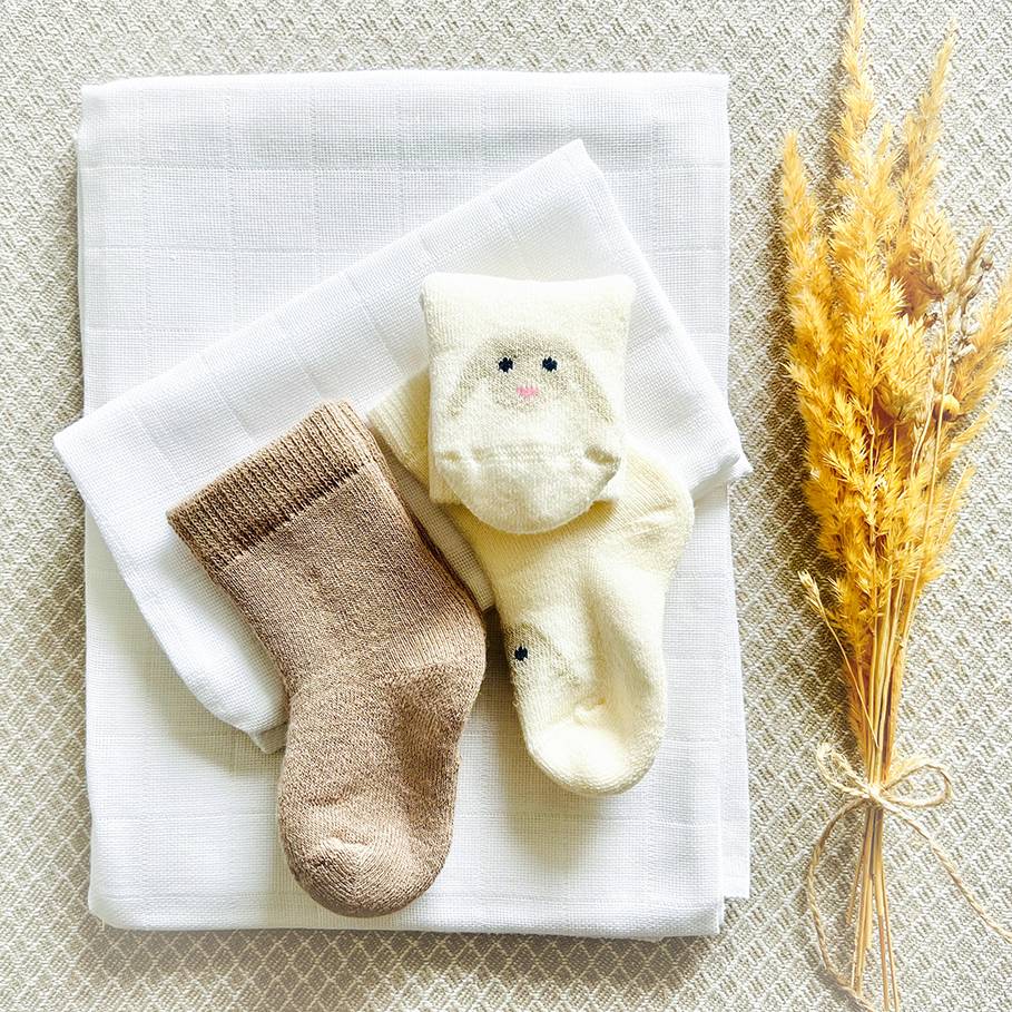 Windelbaby beige - neutrales Geschenk für Babys im Boho-Stil Bild 5