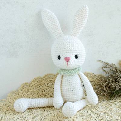 Gehäkelter Hase „Lumi“ in Weiß mit Kragen – Wiesenkollektion – Handgemachtes Kuscheltier – Geschenk zur Geburt