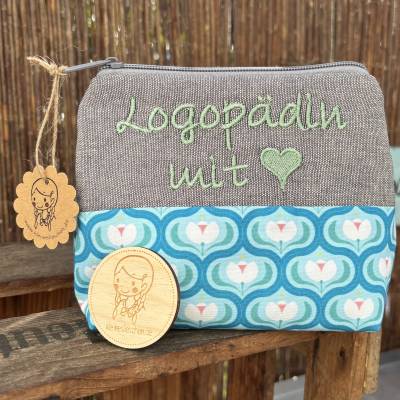 Logopädin mit Herz – Schminktasche türkis, handgemacht & bestickt, perfektes Geschenk