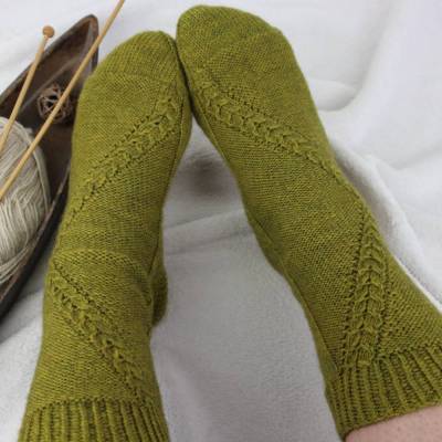 Strickanleitung Socken mit Zopfmuster für Fortgeschrittene – PDF Anleitung - Socken stricken