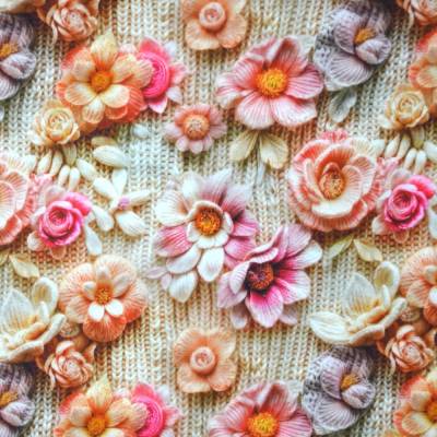 ♕ Alpenfleece Stoff mit Blüten Blumen Strickoptik naturweiss 50 x 150 cm  Kuschelsweat ♕