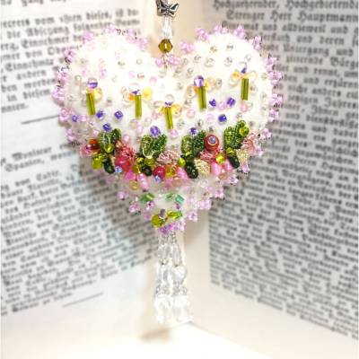 Herz Blüten beidseitig bestickt Blumen Biwaperlen – weiß rosa Deko Handarbeit