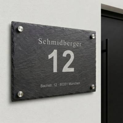Adressschild Schiefer personalisiert | Hausnummer mit Familienname und Straße graviert