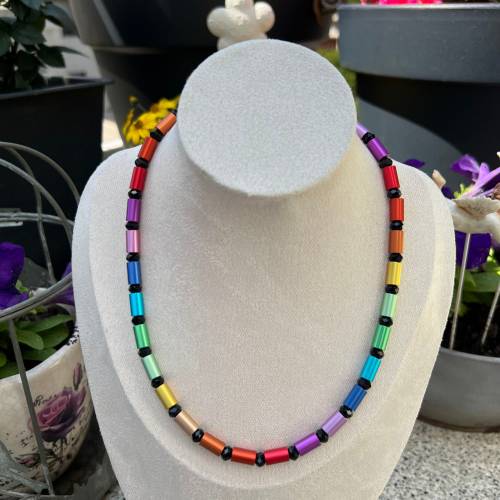 Aluminium Damen Halskette Rainbow Collier – Eloxierte Alu Walzen, Unisex, Handgefertigte Regenbogenkette, Nickelfrei