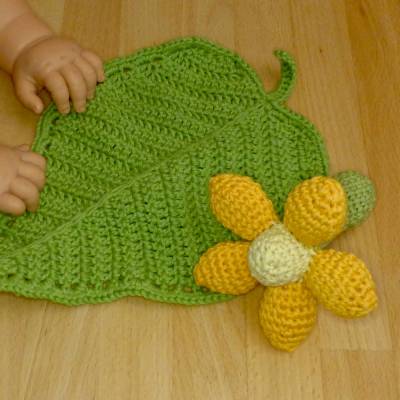 Häkelanleitung Baby-Rassel Blume und Schmusetuch Blatt, pdf-Datei