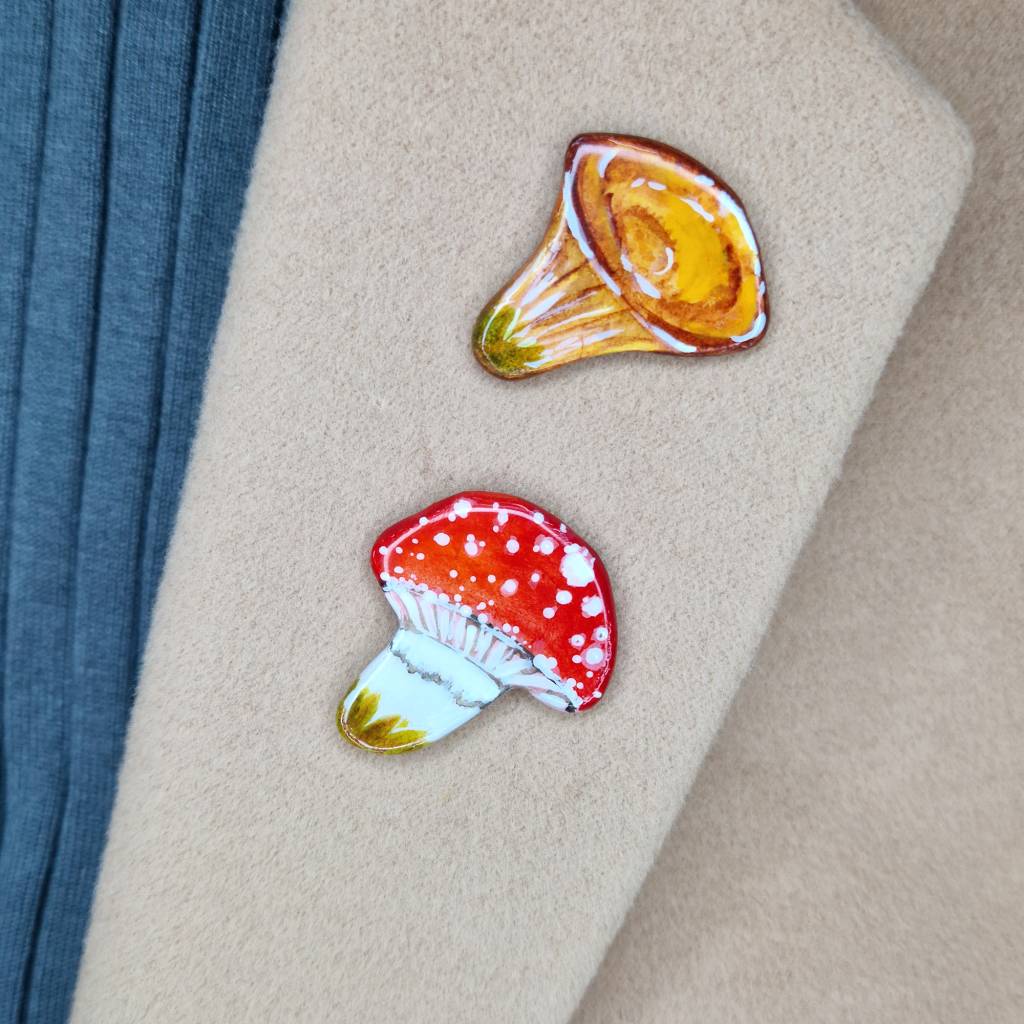 Glückspilz Pins 2er Set – Kleine Ansteckpins Fliegenpilz & Pfifferling, Geschenkfertig verpackt, Wald-Thematik Unikat Bild 5