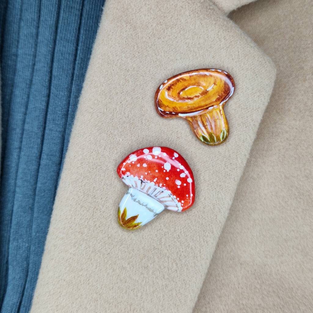 Glückspilz Pins 2er Set – Kleine Ansteckpins Fliegenpilz & Pfifferling, Geschenkfertig verpackt, Wald-Thematik Unikat Bild 7