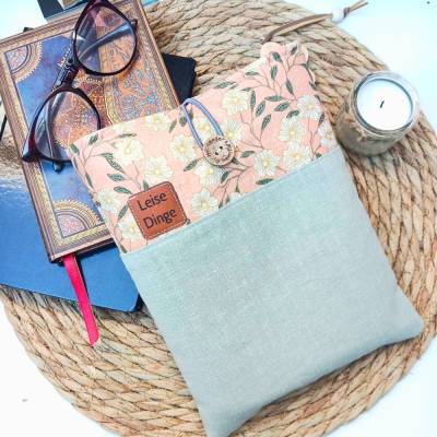 Buchhülle aus Leinen in Salbei – Taschenbuch Hülle mit floralem Stoff – handgemacht