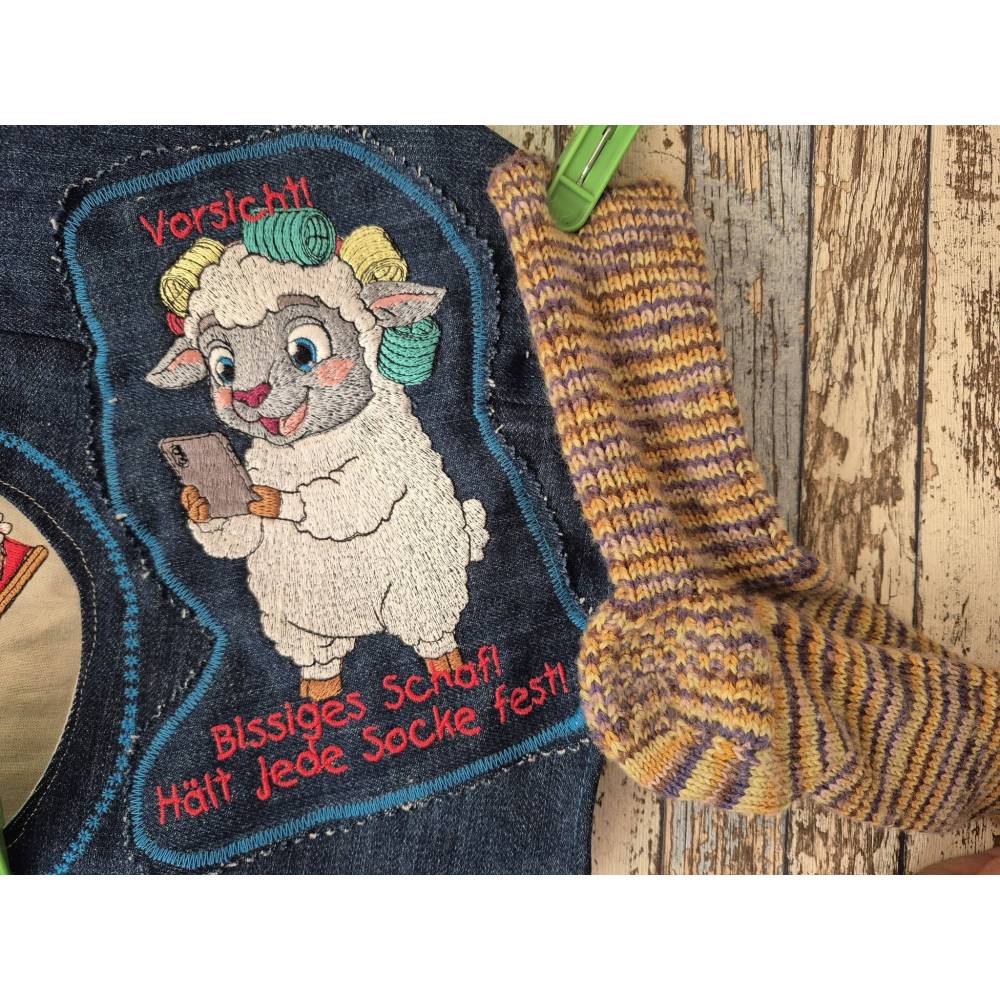 Schaf mit Handy & Lockenwicklern Stickdatei 10x10cm – Bad Hairday Wellness-Motiv für Stickmaschine Bild 10