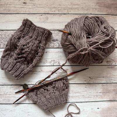 Strickanleitung Beinstulpen für Babys und Kleinkinder - ThreeTwentyFive
