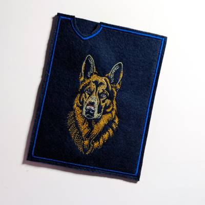 Hülle für Heimtierausweis & Impfausweis aus Filz – Schäferhund, dunkelblauer Filz