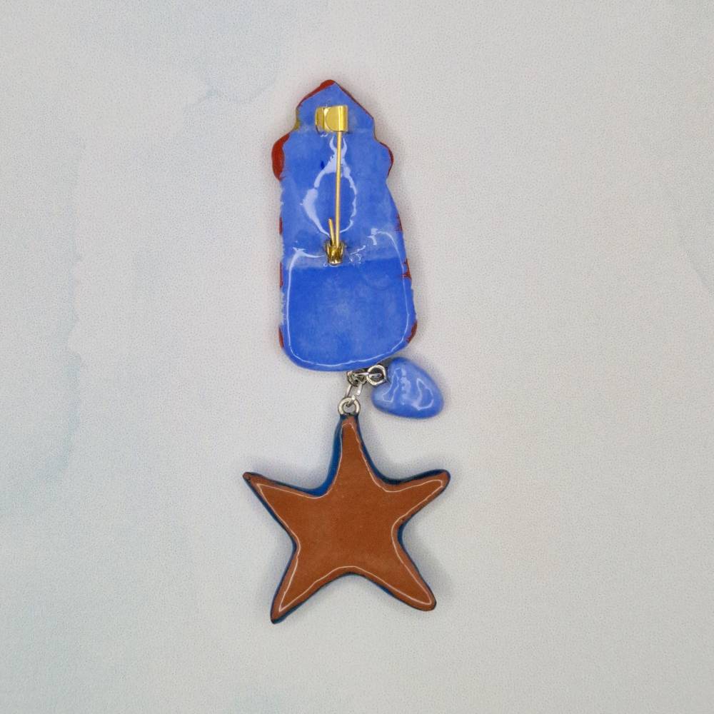 Glücksbringer Brosche Leuchtturm – Handgefertigt, Maritimer Mutmacher aus Ton & UV-Resin, Geschenkfertig verpackt Unikat Bild 3
