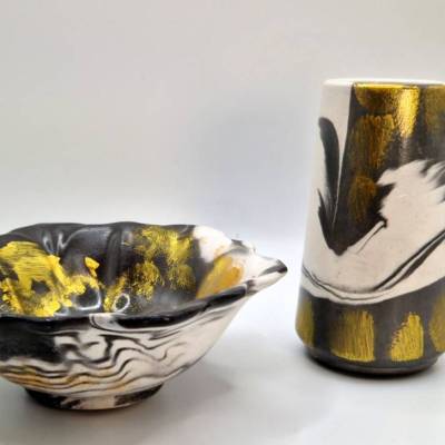Handgefertigtes Deko-Set „Goldene Eleganz“ aus Raysin 200 – Vase & gewellte Schale in Marmor-Optik mit Gold-Akzenten