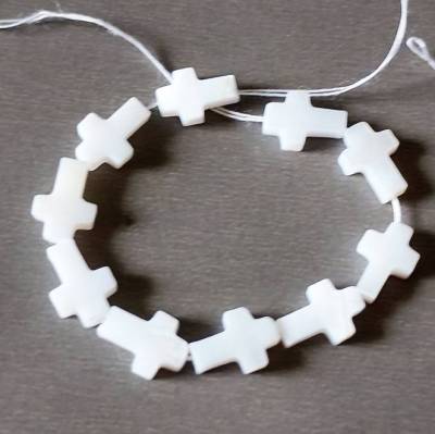 10 Mini religiöse Kreuze aus Süßwasser Muschelperlen 9,5x6,5 mm