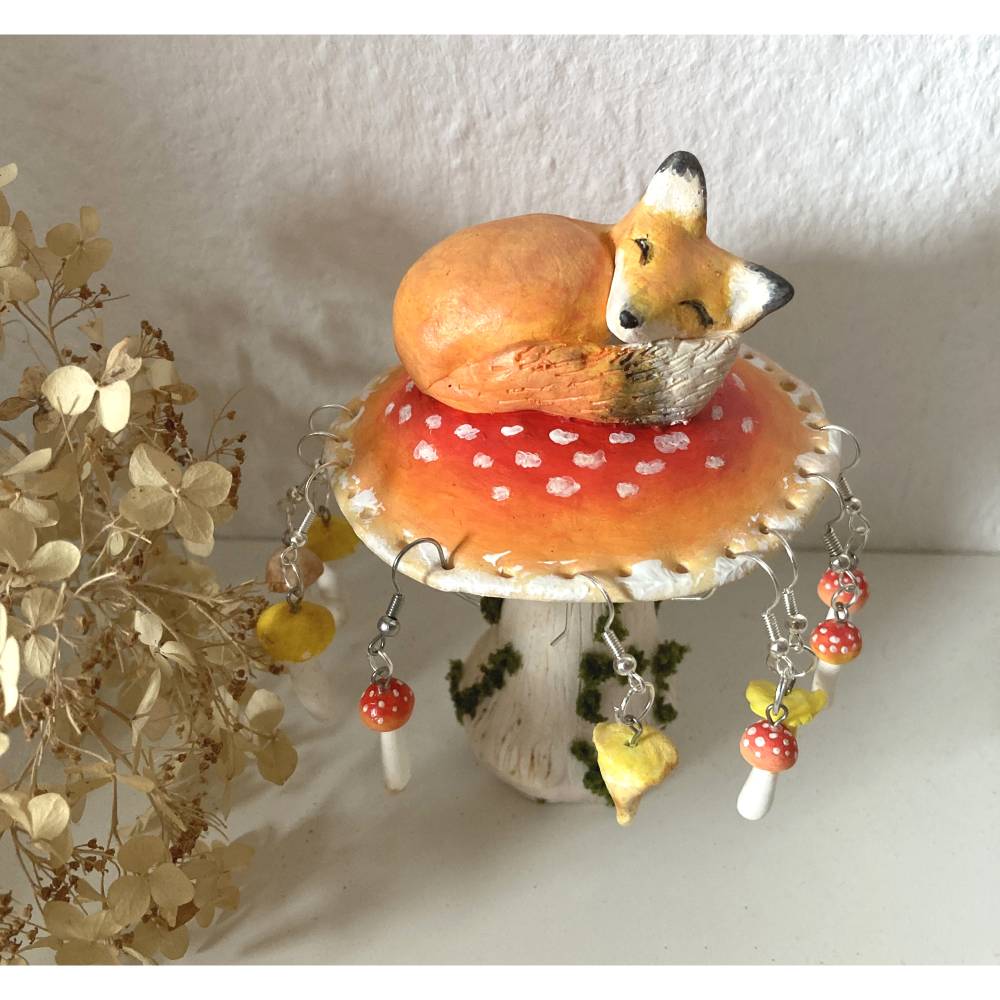 schlafender Fuchs-Pilz-Ohrringhalter Bild 1