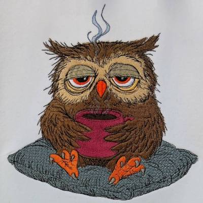Stickdatei Eule Morgenmuffel 18x18cm bzw. 20x20cmcm – Perfekt für Kaffeejunkies & Nachteulen
