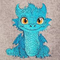 Niedlicher Drache 12-14x18cm – Stickdatei mit natürlichen Augen & filigranen Details