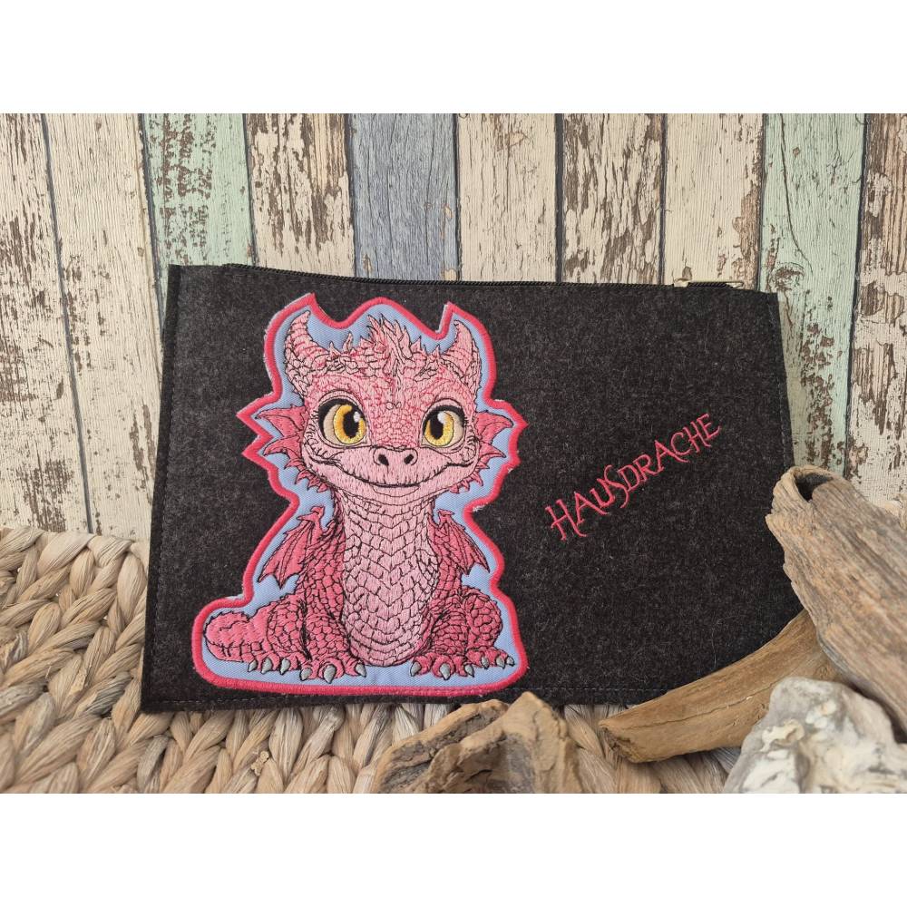 Niedlicher Drache 12-14x18cm – Stickdatei mit natürlichen Augen & filigranen Details Bild 8