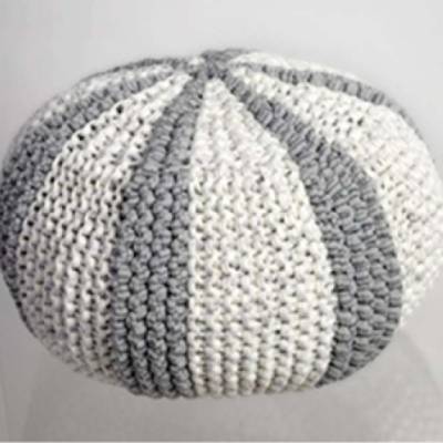 Langes Bodenkissen stricken: Anleitung für Kinder-Pouf & Yogakissen