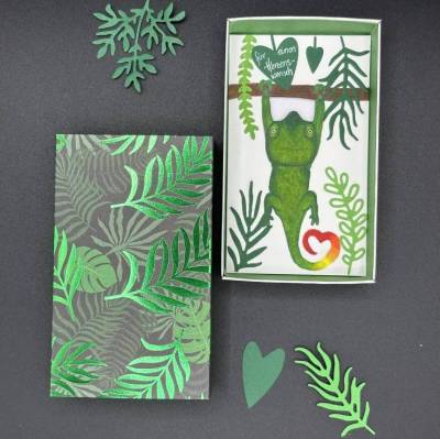 Geldgeschenk originell verpacken – Handgemachte Geschenkbox mit Chamäleon-Motiv