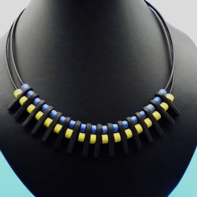 Keramikkette SPIKES, blau gelb schwarz, Lederkette, Collier, Statementkette, Halskette, Handmade, Keramikschmuck