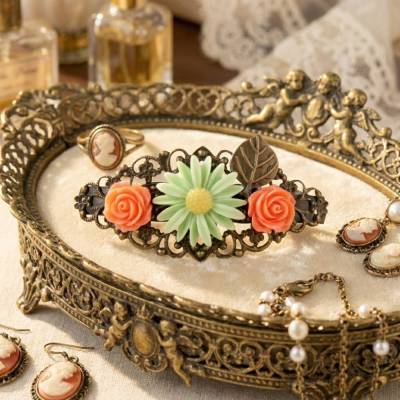 Verzierte Haarspange im Vintage-Stil – Romantischer Haarschmuck mit Resinblumen