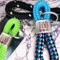 Hund Schlüsselanhänger aus Segelseil - der mit dem Hund geht - Geschenk für Hundebesitzer mit Humor