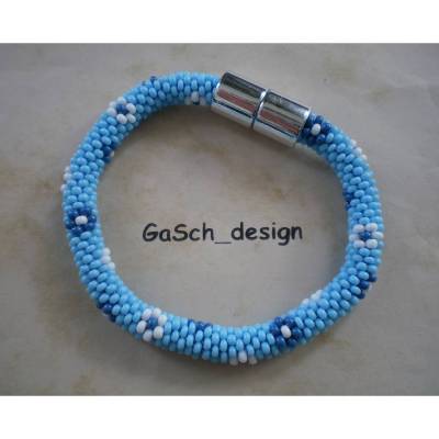Häkelarmband, gehäkeltes Perlenarmband * Blaue Blümchenwiese