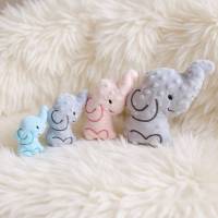 Stickdatei Elefant Rosi ITH Set – 4 Größen – Babygeschenke selbst gestalten – Design-by-Jasmina