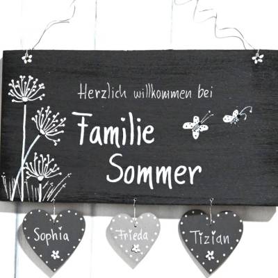 Personalisiertes Türschild Familie mit Pusteblume & Herzanhänger – Namensschild zur Hauseinweihung