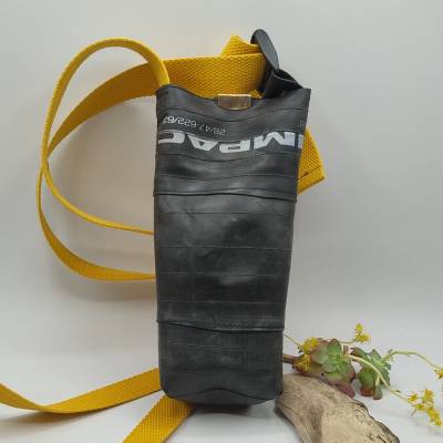 Kleine Handtasche aus Fahrradschlauch