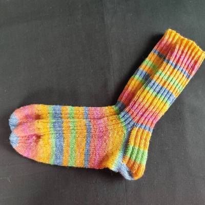 Handgestrickte Socken Gr.40/41 in kräftigen Farben geringelt