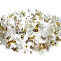 Handgefertigtes Häkelarmband aus der Pfalz – Kunstperlen in Weiß, Transparent & Gold – Unikat Schmuck