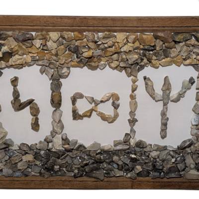 Runen-Unikat: Handgefertigtes Stein-Mosaik im Upcycling-Rahmen (101x70)
