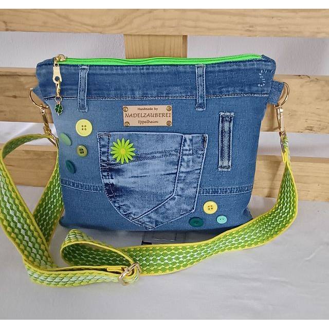 Jeans-Upcycling Crossbag, "Spring Denim"Umhängetasche, Schultertasche,Handmade aus gebrauchten Jeans Bild 2