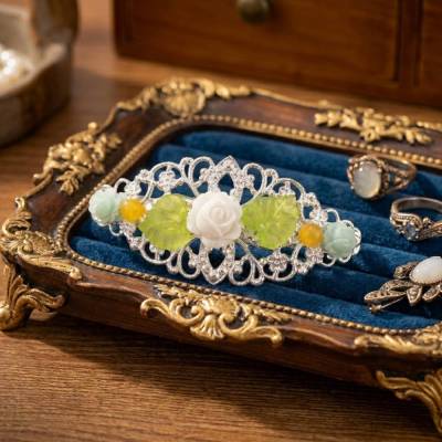 Verzierte Haarspange im Vintage-Stil – Romantischer Haarschmuck mit Resinblumen