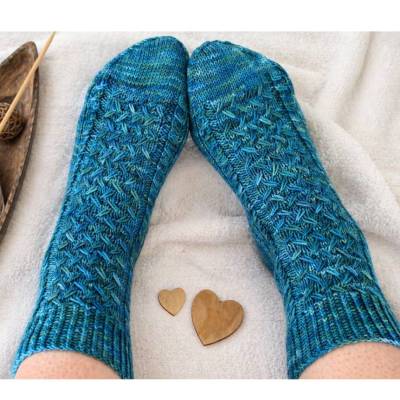 Strickanleitung Socken Zopfmuster – warme Wohlfühlsocken einfach stricken Strickanleitung Socken Zopfmuster – warme Wohl