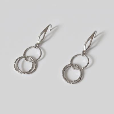lange geometrische Ohrringe silber – minimalistische Hängeohrringe aus Edelstahl modern und leicht